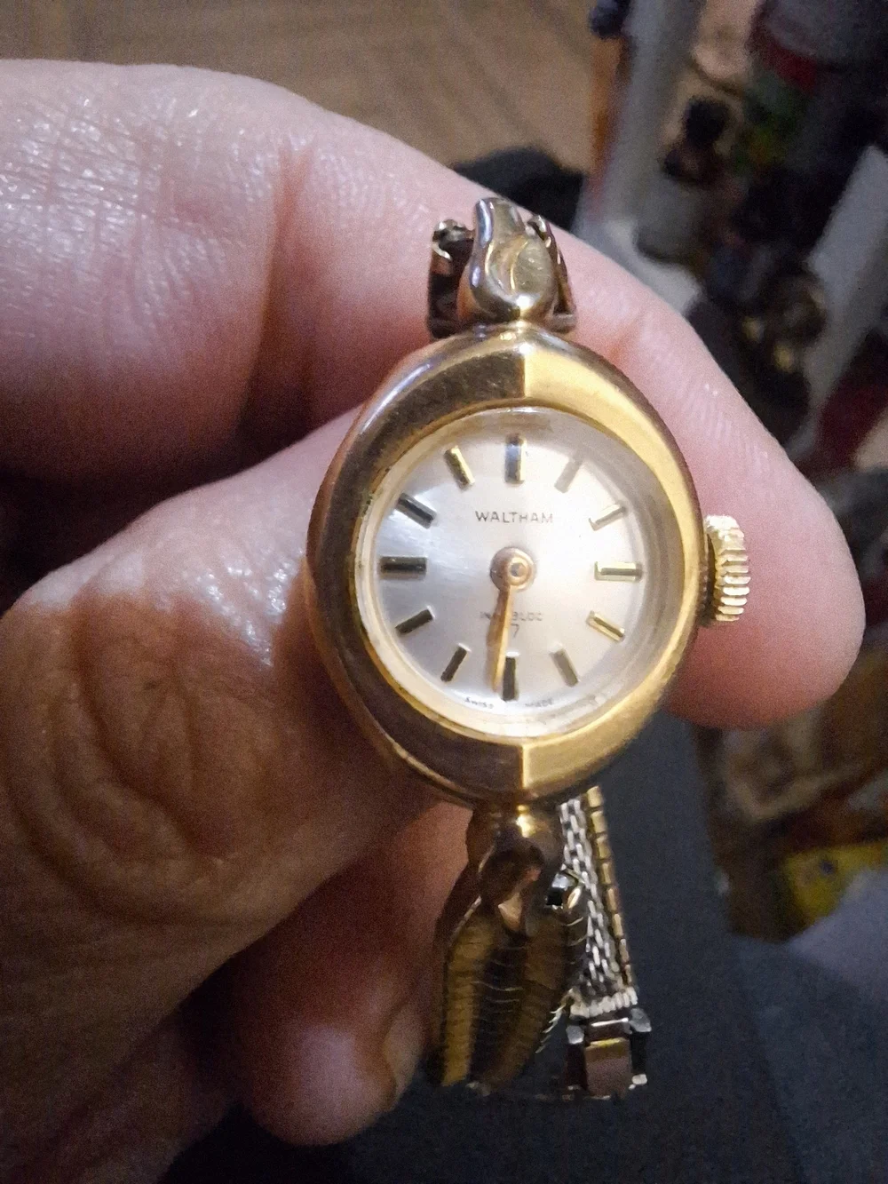 Vintage Waltham Incabloc 17 Jewel Ladies Watch –12K Gold Filled Top & Runs Great